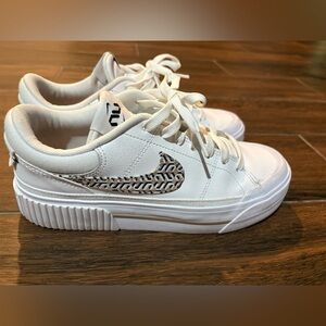 Nike Legacy court lift united in victory multi